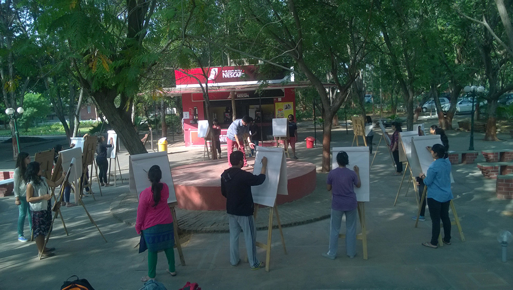 Different artists, different approaches to sketching.